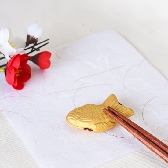 Taiyaki Chopstick Rest, Gold Five Elements Home