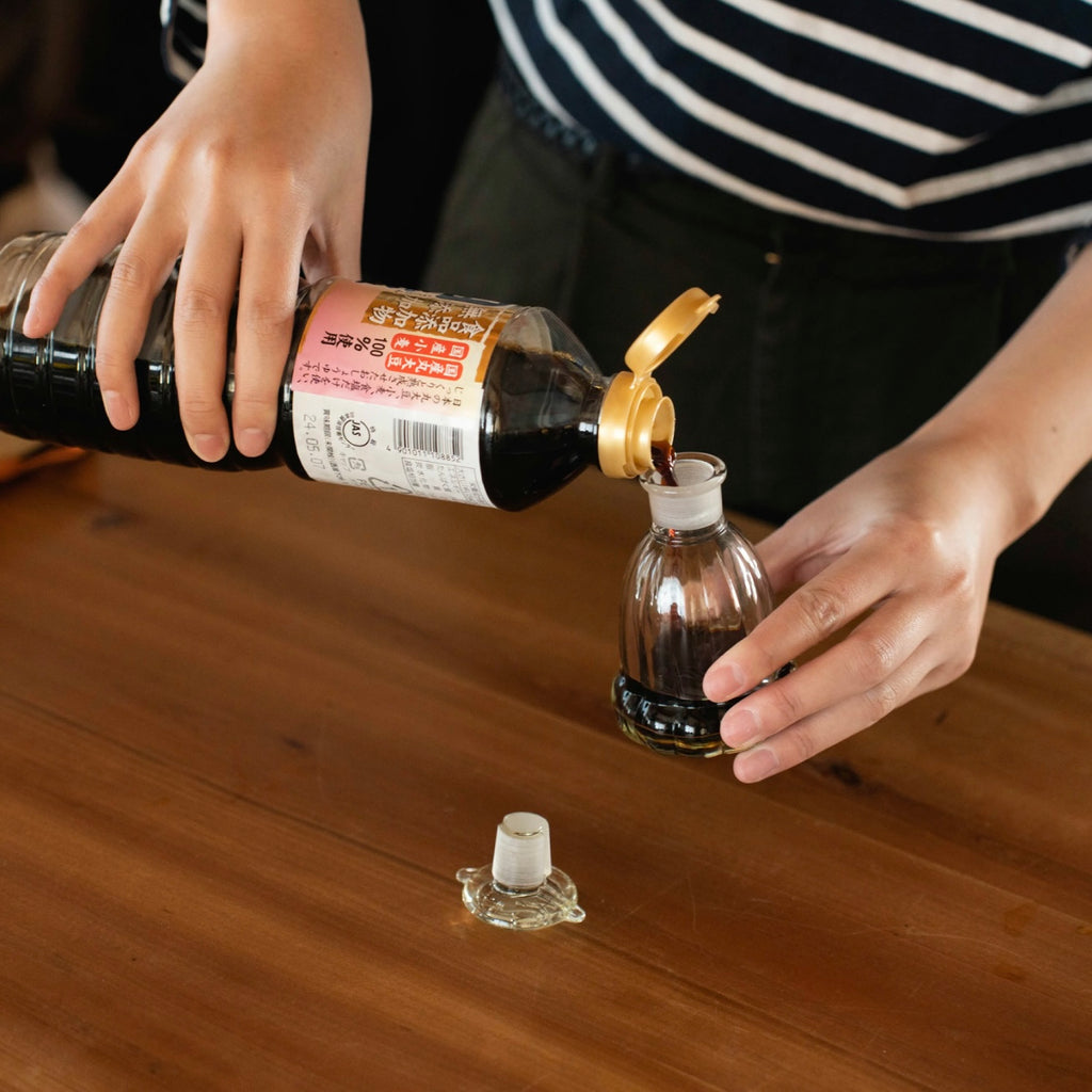 Hirota Soy Sauce Dispenser, Chrysanthemum