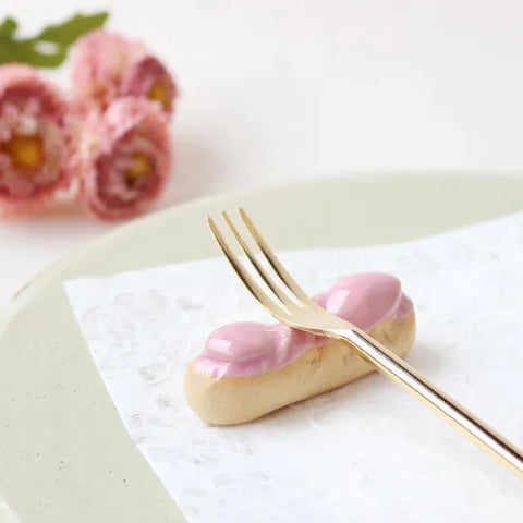 Eclair Strawberry Chopstick Rest