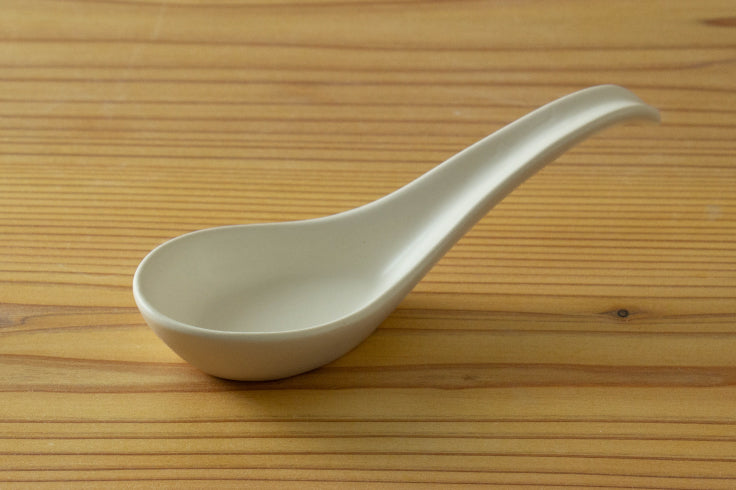 Kamoshika Ceramic Flat Spoon, White
