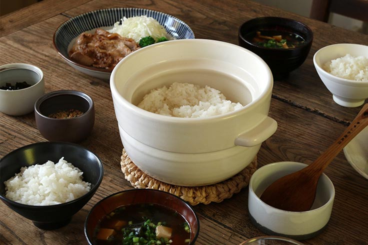 Nabe Rice Pot Kamoshika Donabe Rice Cooker, 3-Cup, White | Five Elements Home