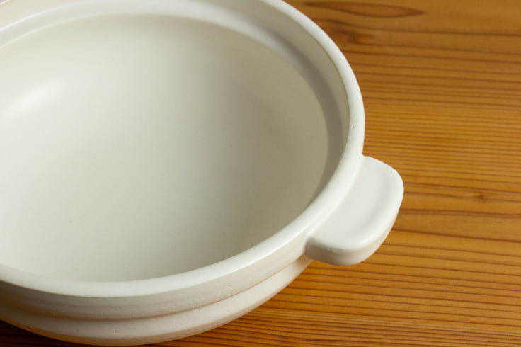 Kamoshika Donabe Clay Pot, White