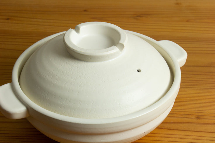 Kamoshika Donabe Clay Pot, White