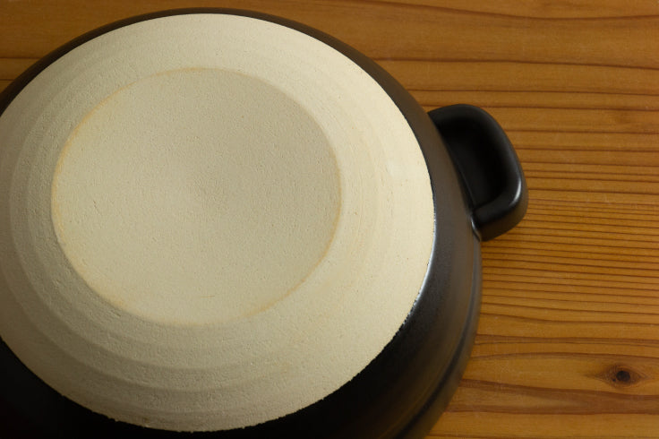 Kamoshika Donabe Clay Pot, Black