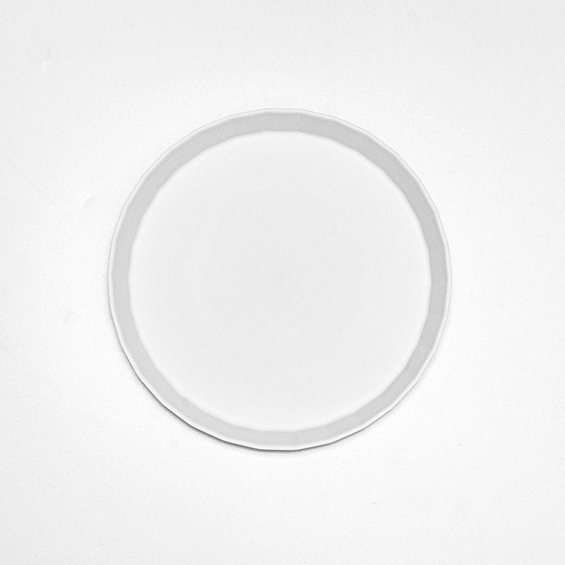 Utsua Plate, Medium
